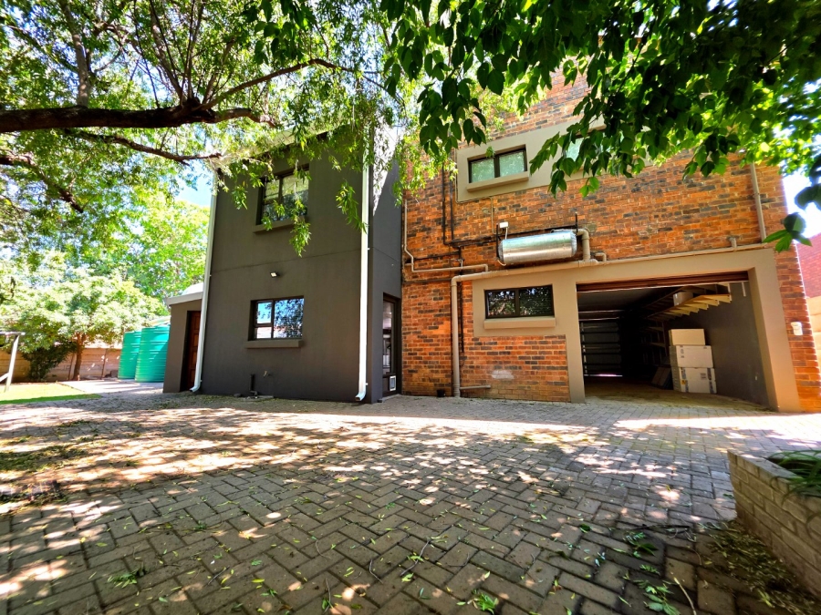 5 Bedroom Property for Sale in Langenhovenpark Free State